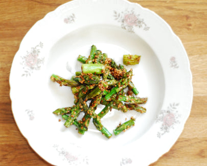 Asparagus cooked with seasame seeds