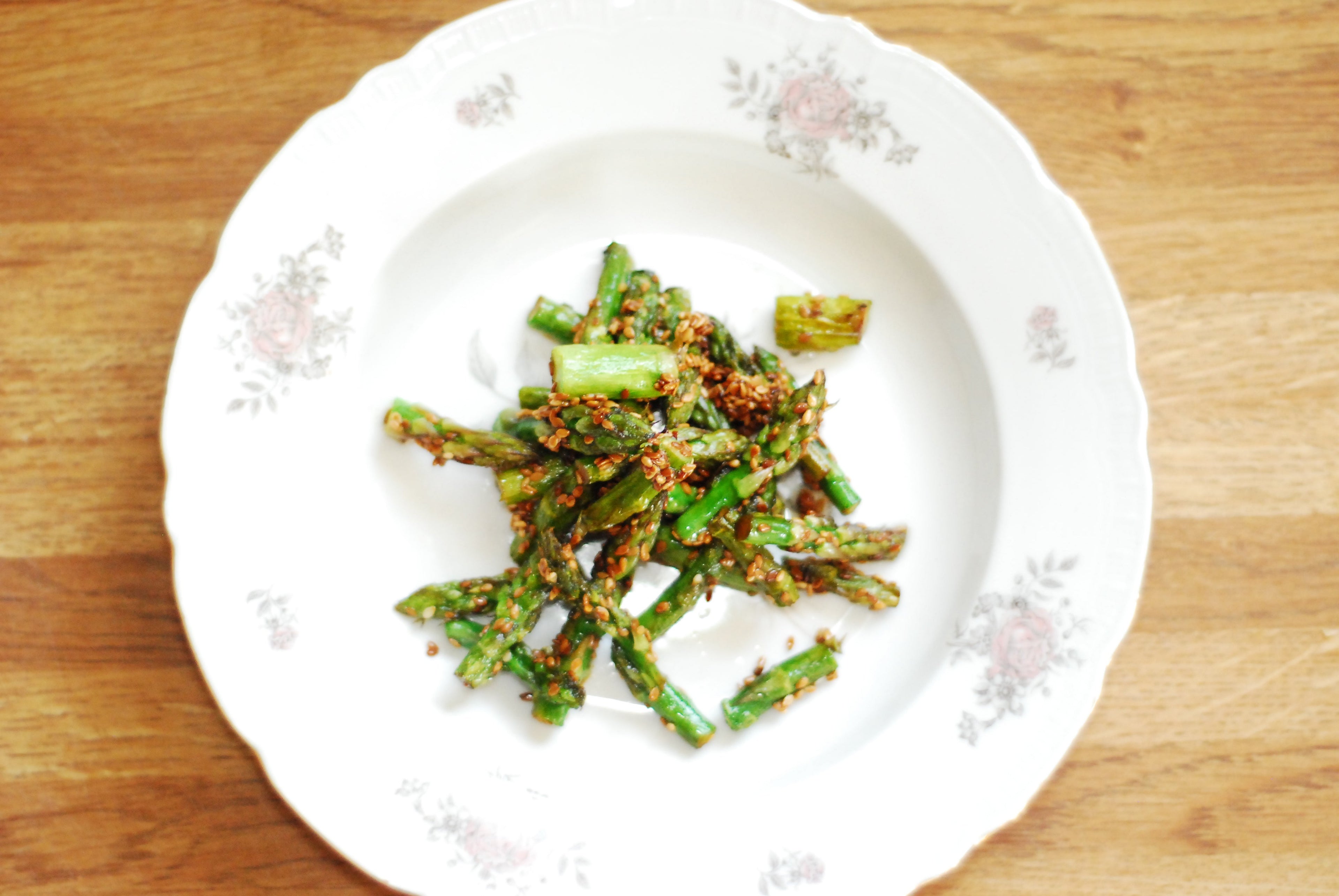 Asparagus cooked with seasame seeds